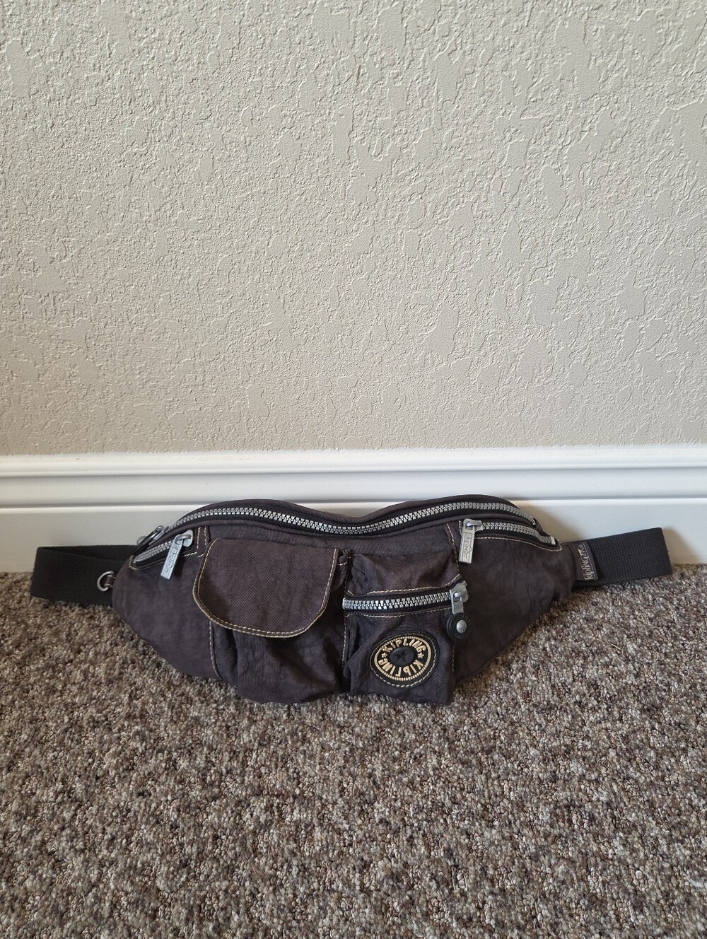 Kipling Vintage Fanny Pack Charcoal Color Multiple Pockets Adjustable Strap